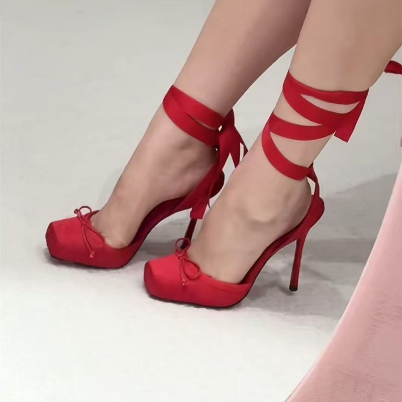 Zapatos Rojos de Tacón Alto, S - Ankle Strap Heels reseña y precio