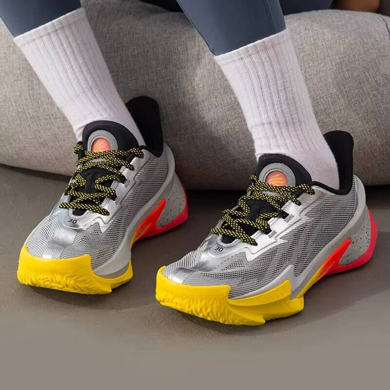 Zapatillas de baloncesto Under - Women Shoes Hong Kong reseña y precio