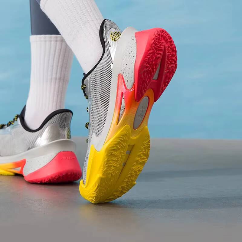 Zapatillas de baloncesto Under - Women Shoes Hong Kong reseña y precio